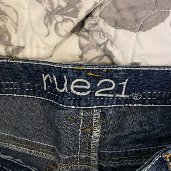 Rue 21 cropped, distressed jeans - Picture 3 of 6